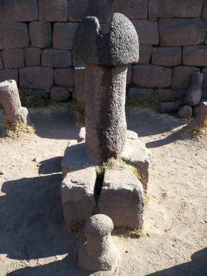 The main phallic totem in the Chucuito temple - click for more on Flickr
